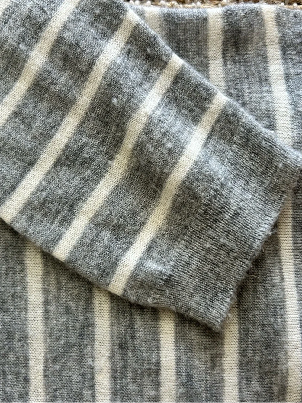 Vince Gray & White Striped Lightweight Crewneck Sweater - Picture 4 of 8